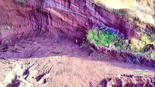 Jugando con drone y_encuentro follando en la montaña nunca imagine descubrí_mi gusto voyeur