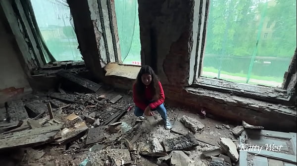 Play MP4 - He brought his girlfriend to a scary abandoned house and fucked hard