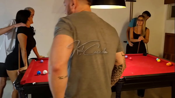 Play MP4 - Apostamos com as meninas na sinuca que quem perdessem teria que pagar um castigo&comma; o delas foi dar pra n&oacute;s&excl;