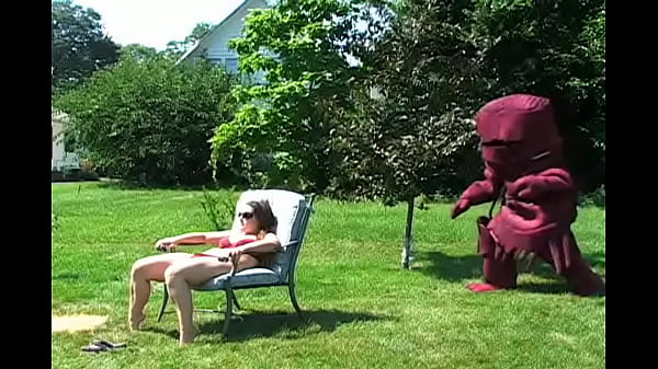 La Vore_Girl Britney Sands vs Bumper Humper