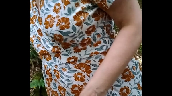 Play MP4 - Dared to walk naked in the woods