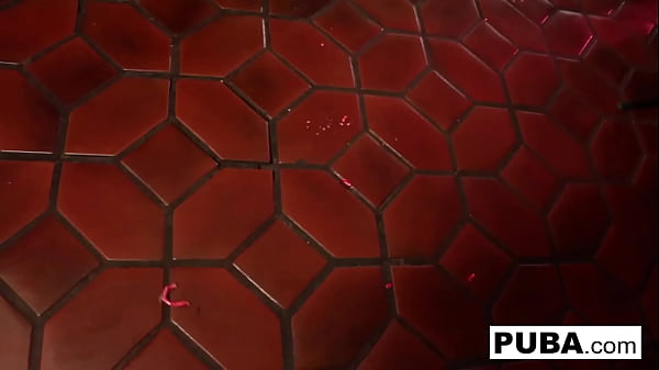 Hot blonde bubs her pussy 