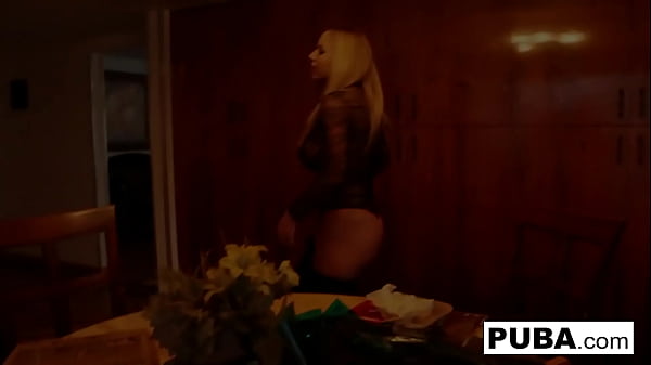 Hot blonde bubs her pussy 