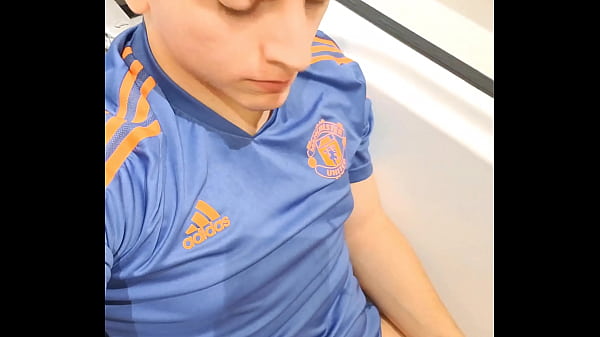 Play MP4 - Cute boy pisses in his face and cums