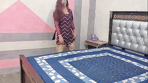 Indian hot girl room dusting kr k thaki hui thi us ki chudai kr k boy ny sari thakan dur kr d 
