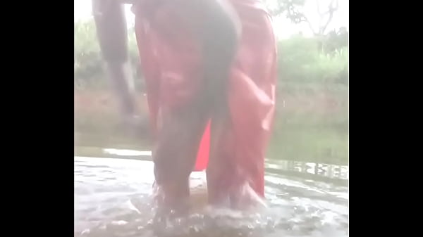 Play MP4 - Indian village desi aunty Topless Outdoor Bath with  shakshi