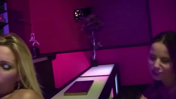 Play MP4 - Alexis Takes Her Friends To The Strip Club