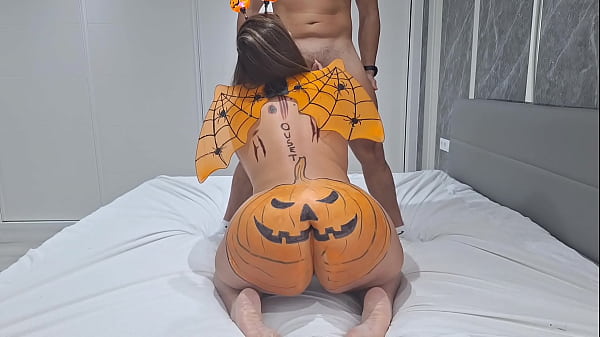 El Culo Grande De Mi Hermanastra No Me Dejaba Dormir (special Halloween) thumbnail