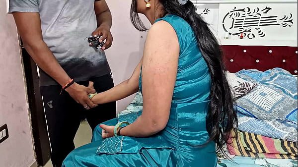 Condom delivery boy showed demo to bhabhi then enjoyed fucking hindi audio