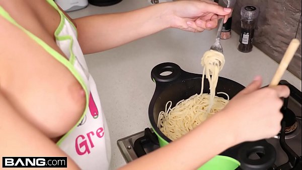 Play MP4 - Glamkore Daphne shares a double dildo with the lovely Aislin