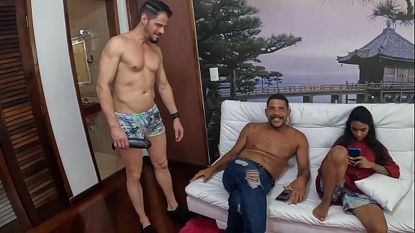 Carioca chega se se prepara para aprontar na mans&atilde;o do ted 