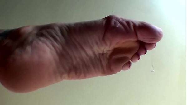 Play MP4 - Crystal Footrub