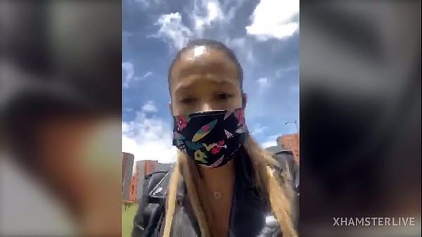 Sara fun exhibicionista 