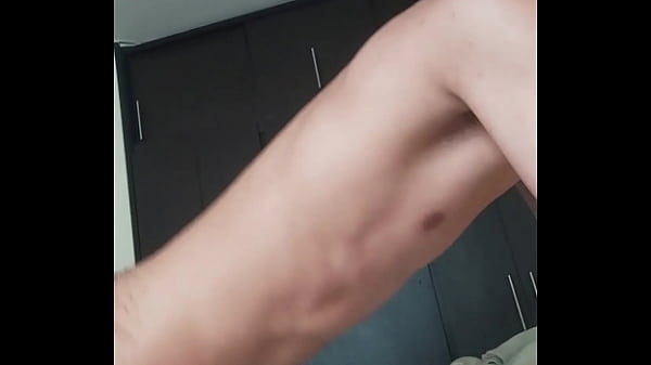 Play MP4 - Me excito y me follo mi cama hasta correrme