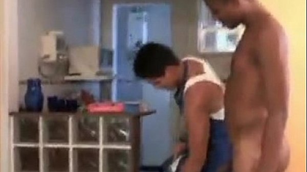 entregando a pizza e levando rola 