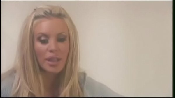 Play MP4 - Bridgette Kerkove entices the young naive Hollie Stevens to secretly take her place as Hollywood's reigning sex queen