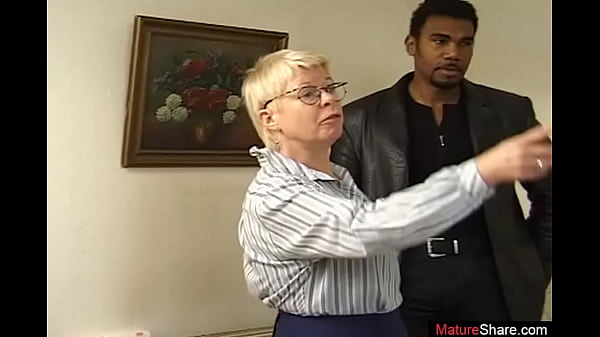 Play MP4 - Hunk feels granny pussy in harsh modes
