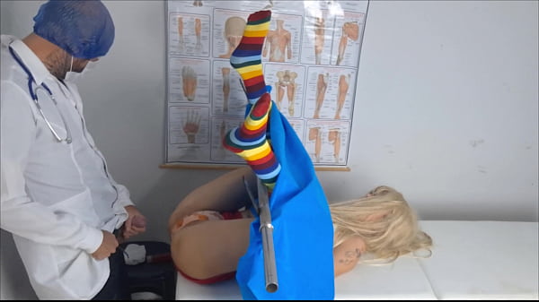 A Tens&atilde;o Entre O Medico E Paciente Termina Em Gozada! thumbnail