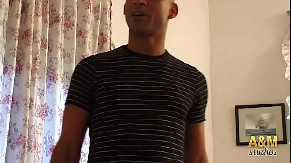 Dos gemelas cachondas se lo montan con dos_calvetes bien dotados !