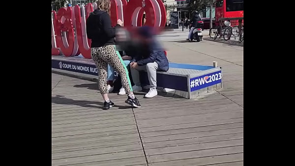 Play MP4 - je cherche a sucer des inconnus au alentours d'une gare