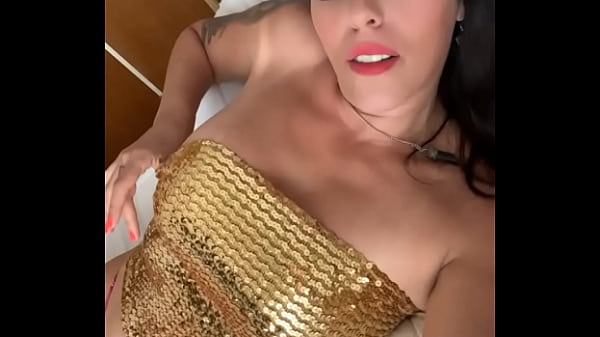 Sof&iacute;a alba se toca lento y gime tu nombre