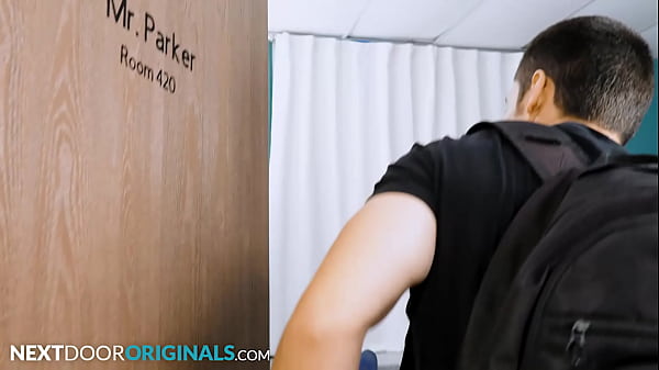 robotics teacher Isaac Parker is waiting on his students to show up so he can start his class. Jock , Andrew Miller is the only to show. No robotics was taught but anatomy was. 