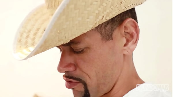 Fodendo No Alojamento Na Ro&ccedil;a! thumbnail