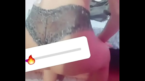 morena rebolando