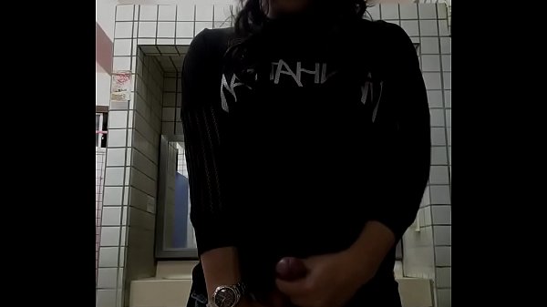 Play MP4 - 在公廁打手搶真是變態