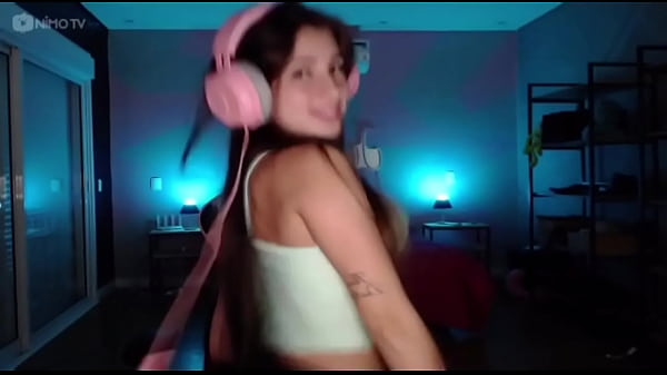 julieta gostosa dan&ccedil;ando muito  peituda 