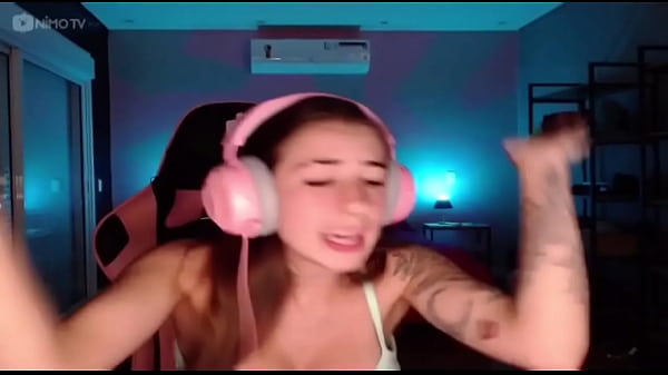 Julieta gostosa dan&ccedil;ando muito peituda 