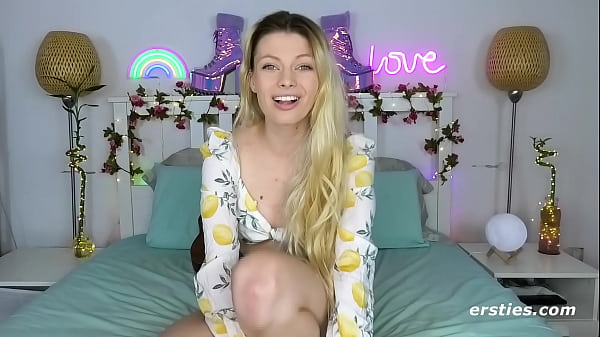 Sophie Has Fun With_a Dildo