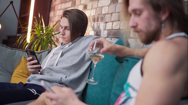 Nonton Two Big Dicks Having Fun With Tight Pussies Cum In Mouth thumbnail