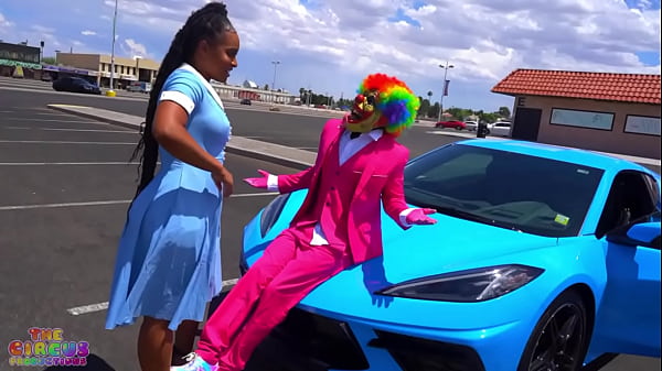 Play MP4 - Slutty waitress gives a sloppy blowjob to her new customer