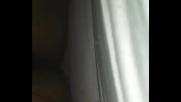 Mojandome mientras me toc&oacute; 