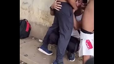 Ofereci O Rabo Do Meu Amigo Para Varios Homens thumbnail