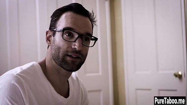 Petite teen accepted guys dirty offer and_sucked it