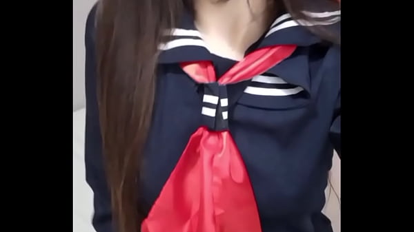 cachonda mostrando suspequeñas tetas