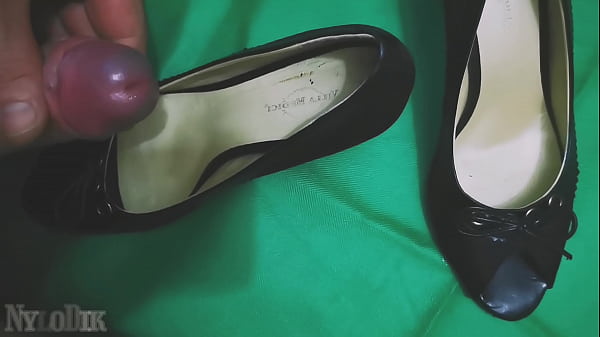 NyloDik FetishDiary Ep.1 &quot_My girlfriend'_s mom'_s shoes&quot_