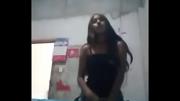 Morena bailando