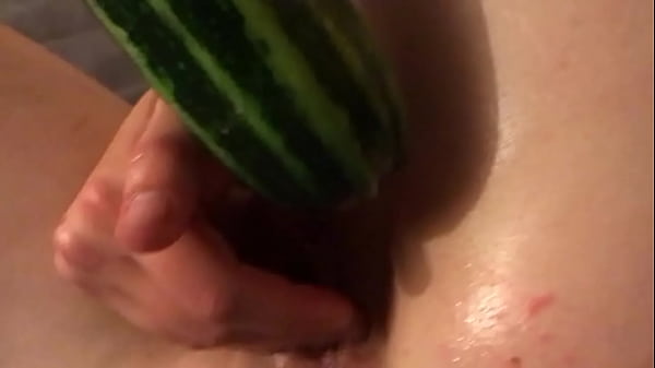 Play MP4 - Just a girl and a marrow