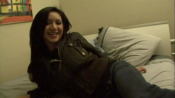 Nonton See Pinky's Bubble Butt Bounce As She Thrusts It In Hard To Make Ayana Scream Her Name thumbnail