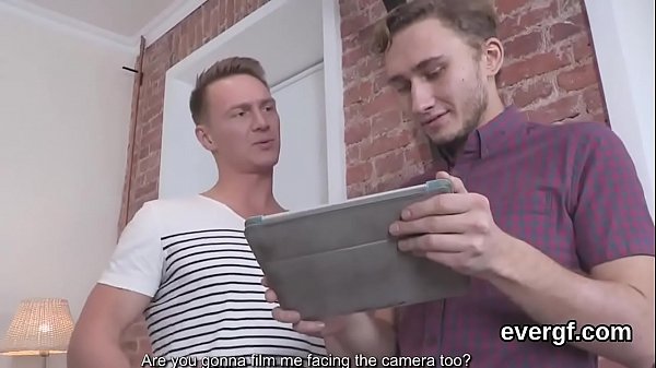 Bankrupt dude allows_foxy friend to screw his girlfriend_for dollars