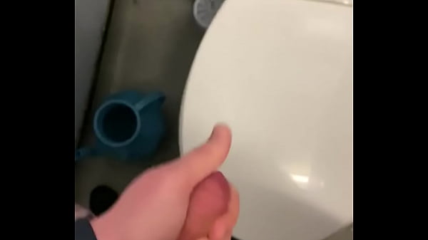 Wanking in work toilets had amazing cumshot