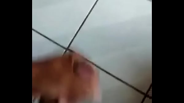 Play MP4 - uma punhetinha e um copo d'agua n&atilde;o se nega a ningu&eacute;m