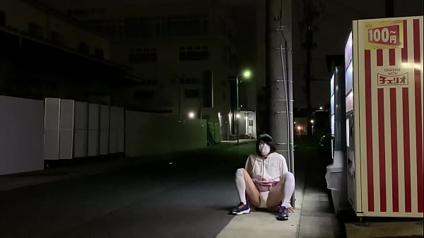 女装まゆ深夜の全裸露出 thumbnail