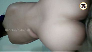 LE FOLLO EL CO&Ntilde;O A MI CU&Ntilde;ADA MIENTRAS MI NOVIA NOS ESPERA EN UN RESTAURANTE 