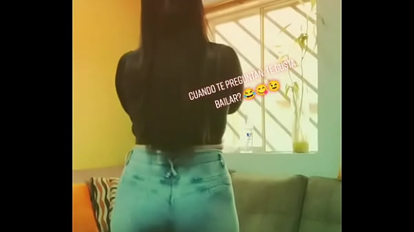 Hermosa tiktokers mostrando sus mejores atributos 