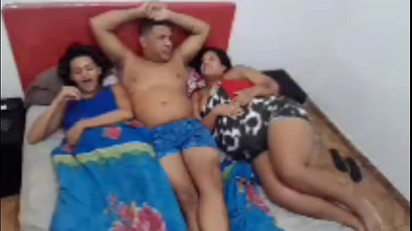Play MP4 - Gr&aacute;vida lactante sexo a tr&ecirc;s com marido e sobrinha&period;&period;&period;