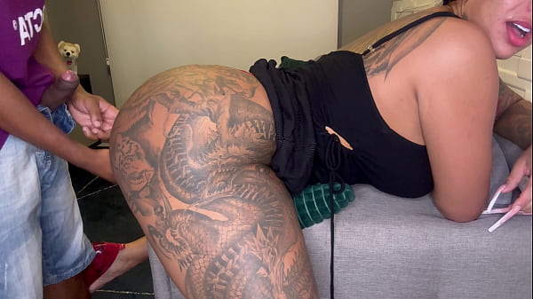 Play MP4 - Ele colocou minha calcinha de ladinho e meteu seus 24 cm no meu cu